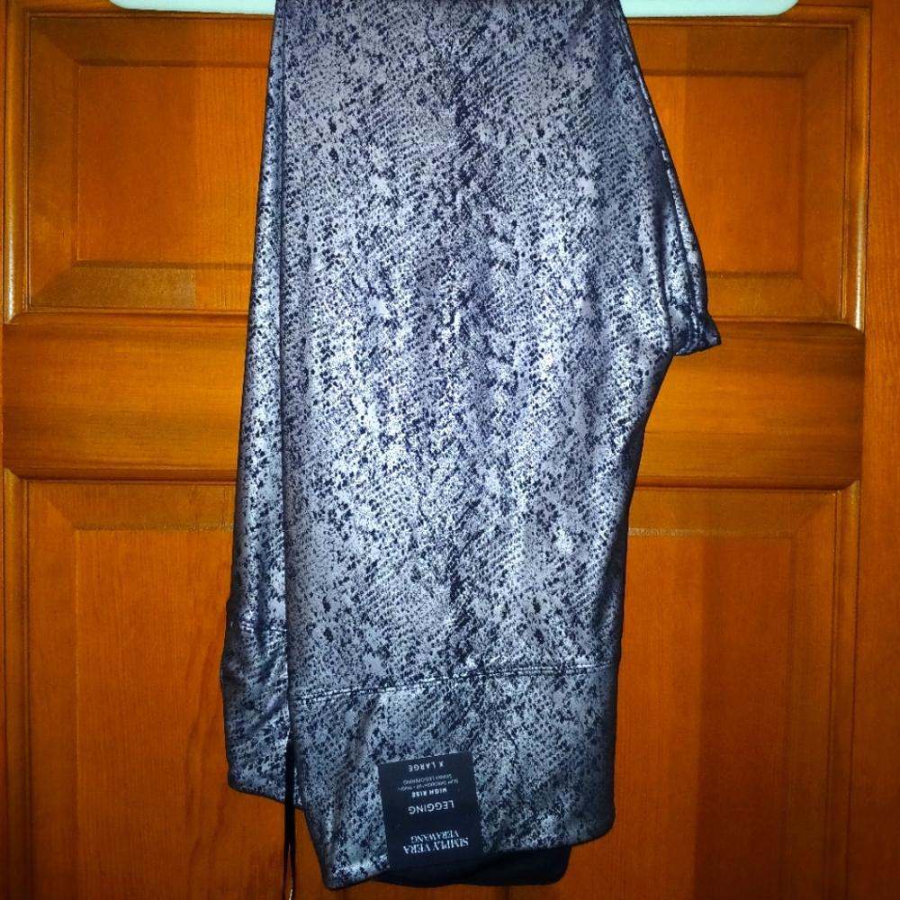 Simply Vera Vera Wang snake skin print leggings